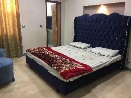 Spacious 2 Bed Apartment near Shaukat Khanum - image 4