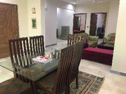 Spacious 2 Bed Apartment near Shaukat Khanum - image 5