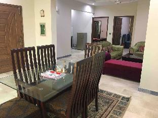 Spacious 2 Bed Apartment near Shaukat Khanum - image 5