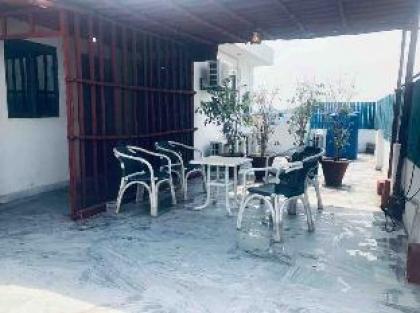 One Bed Apartment near Shaukat Khanum - image 20