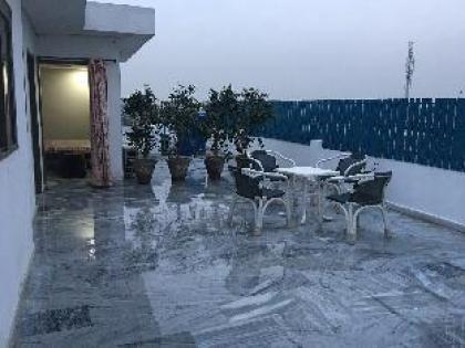 One Bed Apartment near Shaukat Khanum - image 3