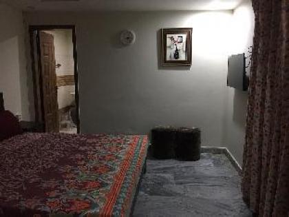 One Bed Apartment near Shaukat Khanum - image 4