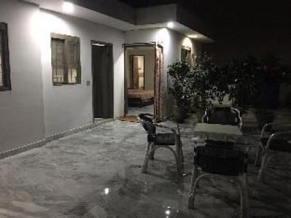 One Bed Apartment near Shaukat Khanum - image 6