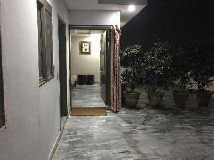 One Bed Apartment near Shaukat Khanum - image 8
