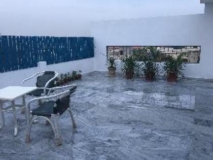 One Bed Apartment near Shaukat Khanum - image 9