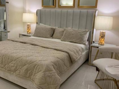 1 Bedroom Apartment Designer Furnished Diamount-10