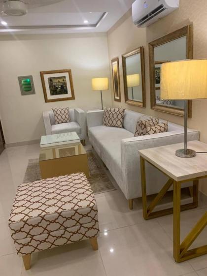 1 Bedroom Apartment Designer Furnished Diamount-10 - image 10