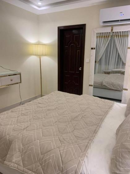 1 Bedroom Apartment Designer Furnished Diamount-10 - image 11