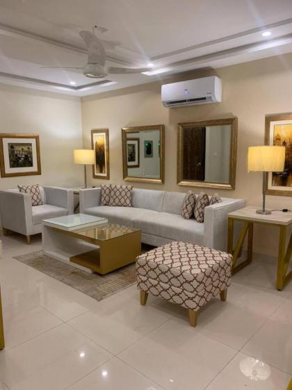1 Bedroom Apartment Designer Furnished Diamount-10 - image 12