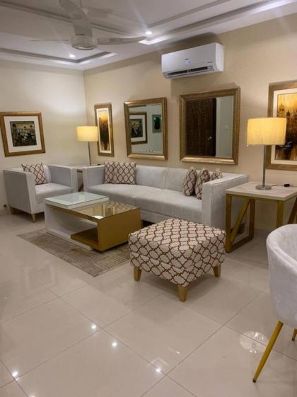 1 Bedroom Apartment Designer Furnished Diamount-10 - image 16