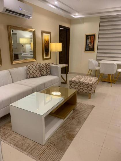 1 Bedroom Apartment Designer Furnished Diamount-10 - image 17