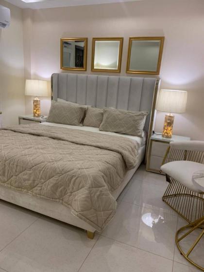 1 Bedroom Apartment Designer Furnished Diamount-10 - image 19