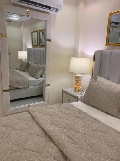 1 Bedroom Apartment Designer Furnished Diamount-10 - image 2