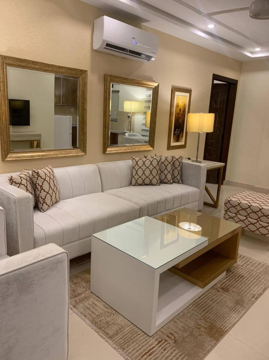 1 Bedroom Apartment Designer Furnished Diamount-10 - image 5