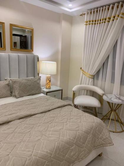 1 Bedroom Apartment Designer Furnished Diamount-10 - image 6