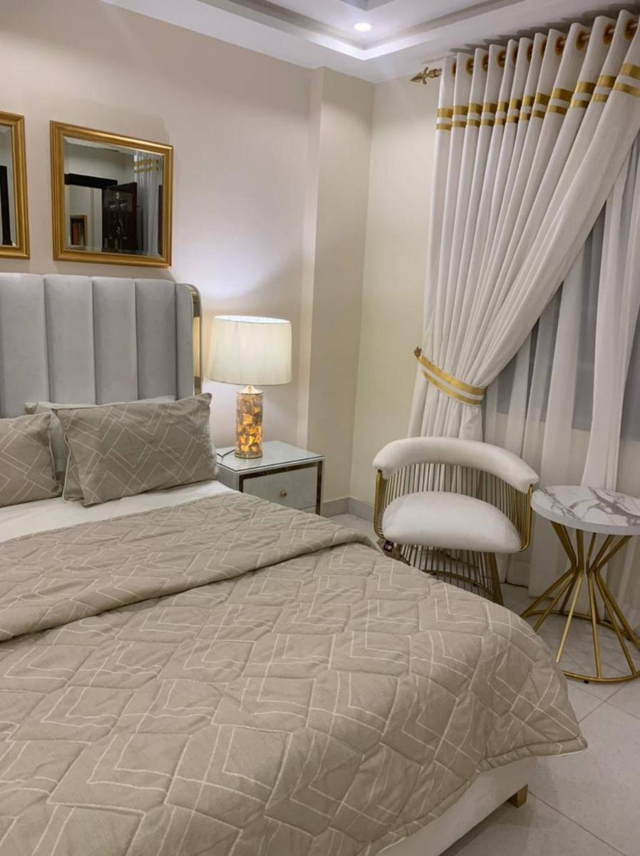 1 Bedroom Apartment Designer Furnished Diamount-10 - image 6