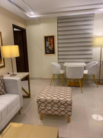1 Bedroom Apartment Designer Furnished Diamount-10 - image 9