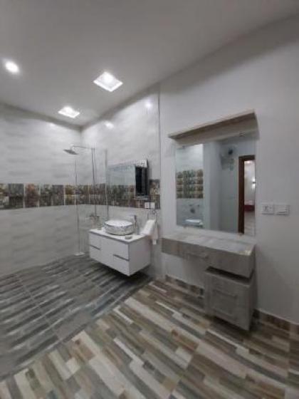 Razi Lounge: 3br Upper portion 1000sqyWAPDA Town - image 10