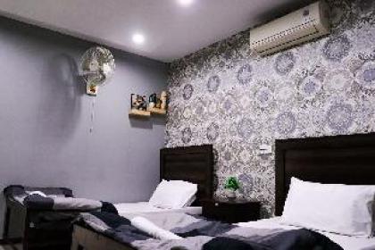 Two Bedroom Private Apartment near DHA & Airport. - image 5