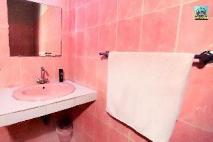 Deluxe Rooms For Comfortable Stay - image 2