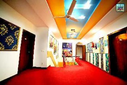 Deluxe Rooms For Comfortable Stay - image 8