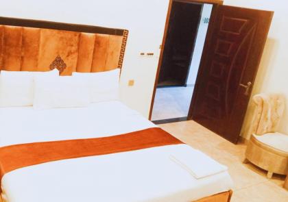Hotel Day In Emporium - image 15