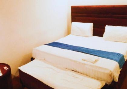 Hotel Day In Emporium - image 18