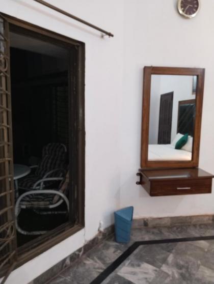 1 Kanal Entire House with 4 Bedrooms - image 26