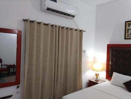 1 Kanal Entire House with 4 Bedrooms - image 29