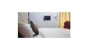 One Kanal 5-Bedroom Vacation Home - main image