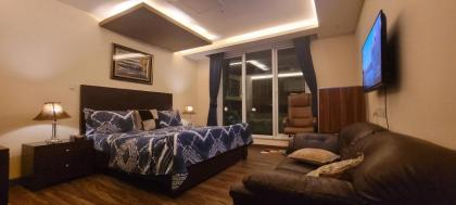 Goldcrest Luxury Apartments - image 27