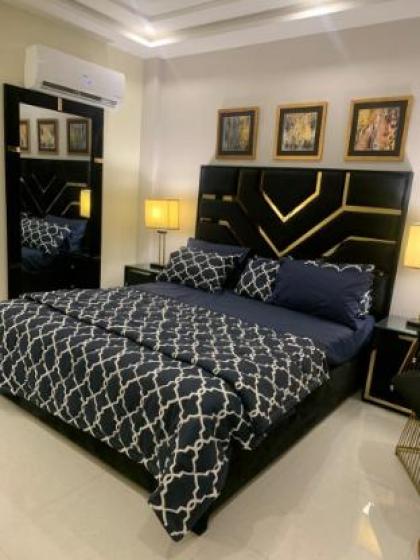 One Bedroom Apartment Luxury Furnished 