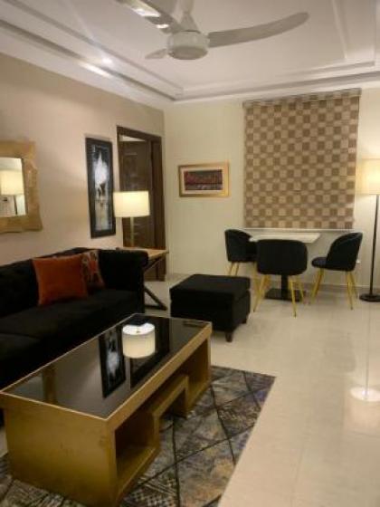 One Bedroom Apartment Luxury Furnished - image 9