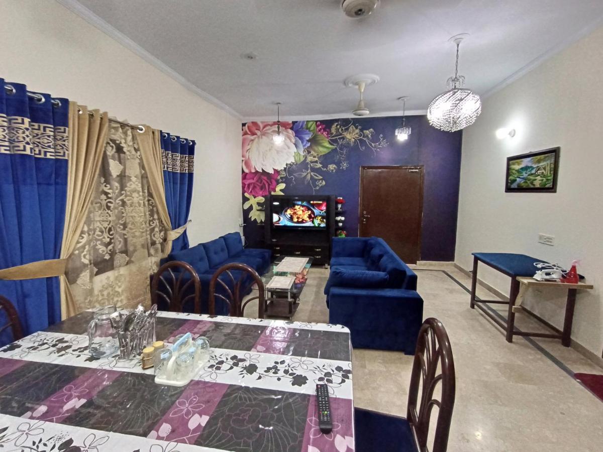 3 Bedrooms Luxury House at Prime Location - main image