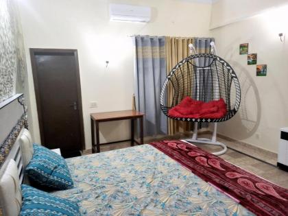 3 Bedrooms Luxury House at Prime Location - image 2