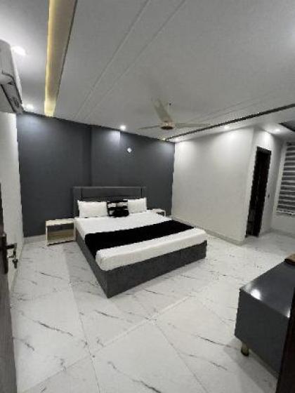 Midway Residency  - image 12