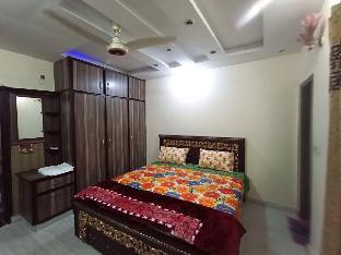 New 5BR Family House at Prime Location of Lahore - image 2