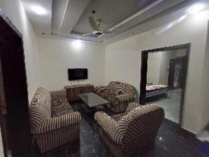 New 5BR Family House at Prime Location of Lahore - image 4