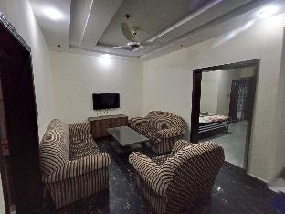 New 5BR Family House at Prime Location of Lahore - image 4