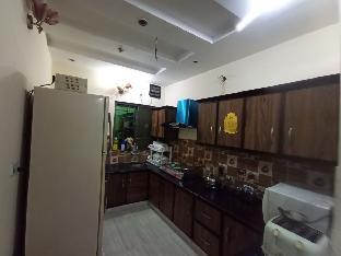 New 5BR Family House at Prime Location of Lahore - image 7