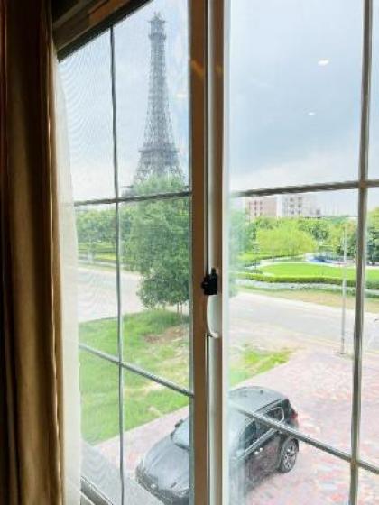 Luxury Furnished One Bedroom Appartment