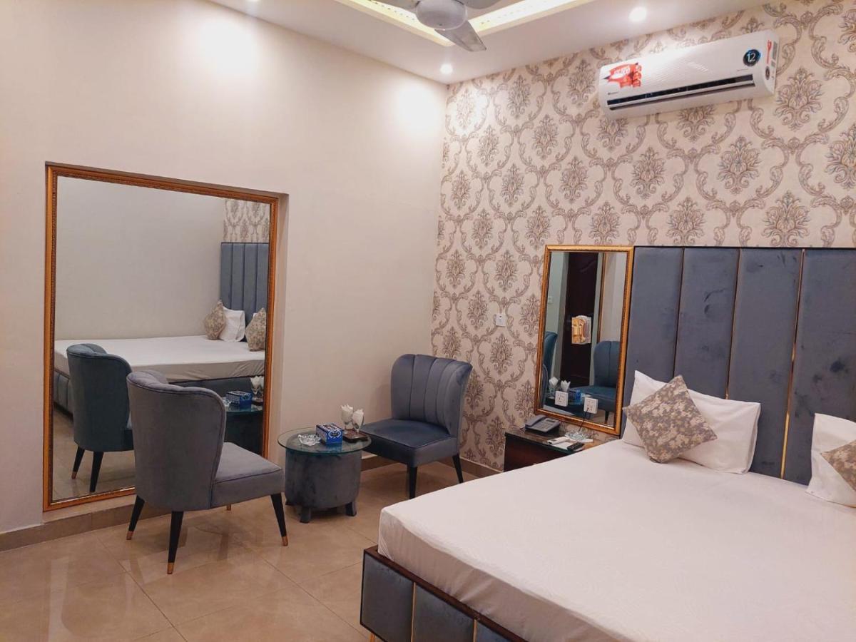 Red Fort Hotel Gulberg - image 7