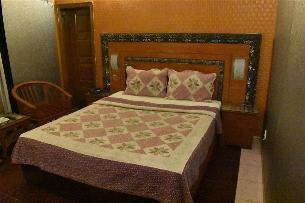 Safari Hotel Upper Mall - image 3