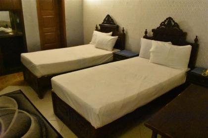 Safari Hotel Upper Mall - image 4