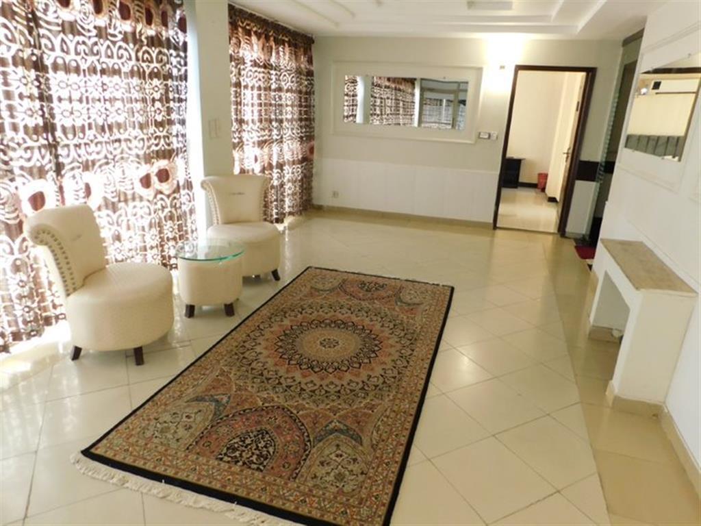 Baverly Inn Hotel - image 3