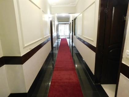 Baverly Inn Hotel - image 4