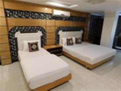 Baverly Inn Hotel - image 5