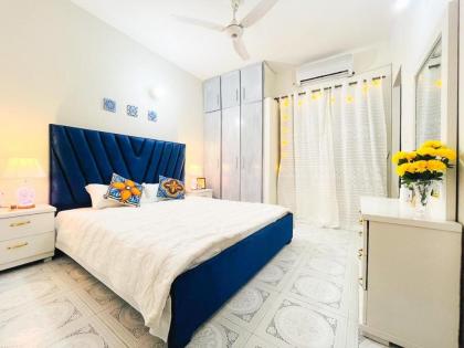 Modern and cozy apartment feels like home. - image 15