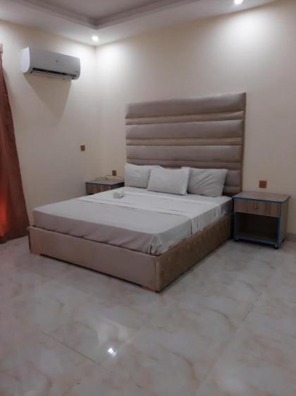 Hotel Day IN Gulberg - image 9