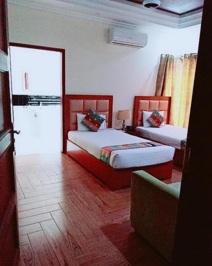 Hotel Gulberg Lodges - image 12